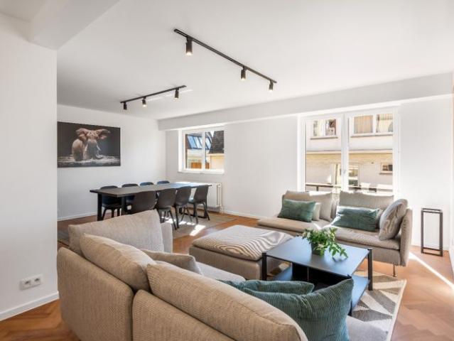 Prachtig gerenoveerd appartement met 3 slpk gelegen op 100
