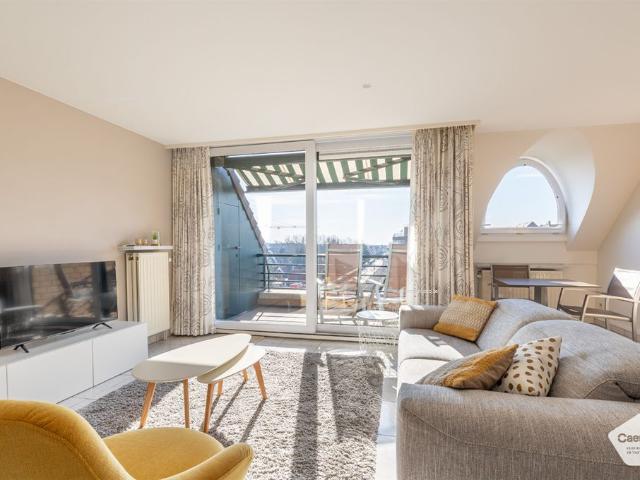 Prachtig gerenoveerd appartement met 2 slaapkamers en open zicht