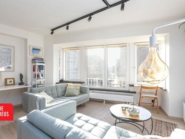 Prachtig gerenoveerd appartement met 2 slpk en lateraal zeezicht