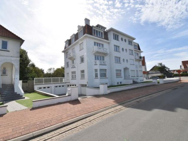 Prachtig gerenoveerd appartement met open zicht op zegemeer