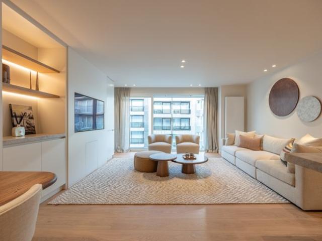 Prachtig gerenoveerd appartement met zijdelings zeezicht.