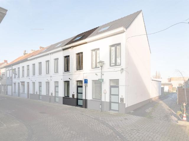 Prachtig gerenoveerde arbeiderswoning in het centrum van Eeklo