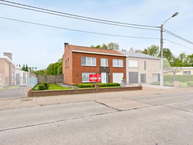 Prachtig gerenoveerde woning met 3 slaapkamers en zongerich
