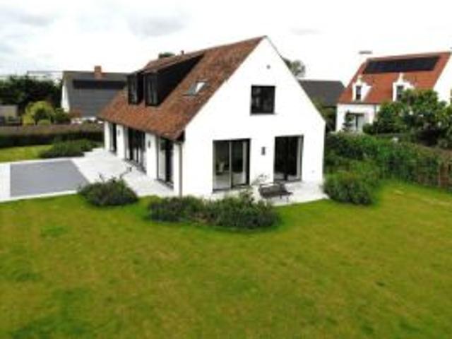 Prachtig gerenoveerde villa op een rustige ligging te Knokke