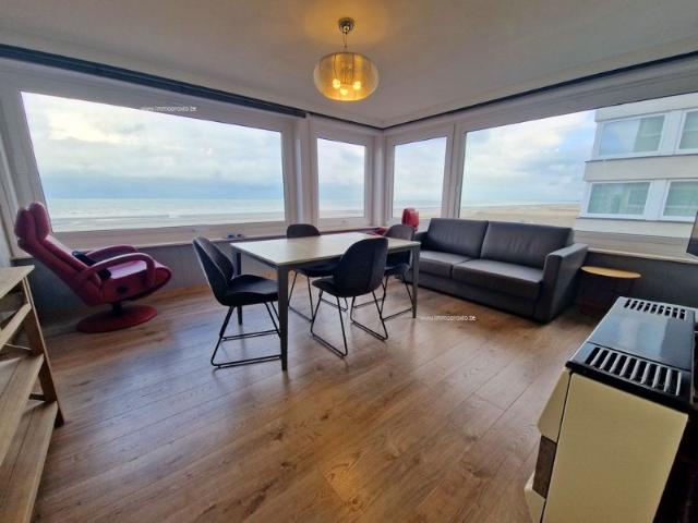 Prachtig hoekappartement met één slaapkamer en uitzicht op zee gelegen aan de Zeedijk van Oostduinkerke!