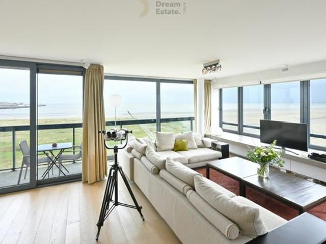 Prachtig hoekappartement met frontaal zeezicht in Knokke.