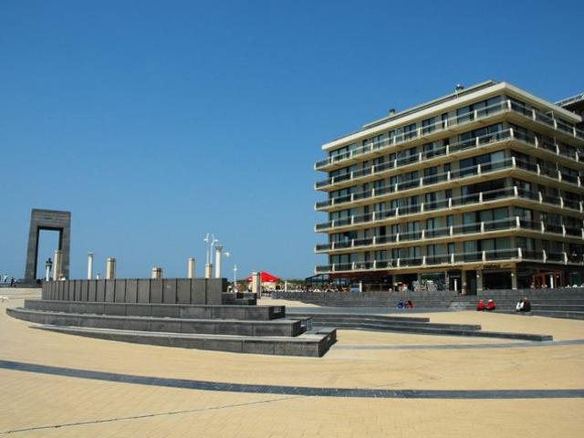 PRACHTIG LUXUEUS GERENOVEERD HOEKAPPARTEMENT MET ZEEZICHT E