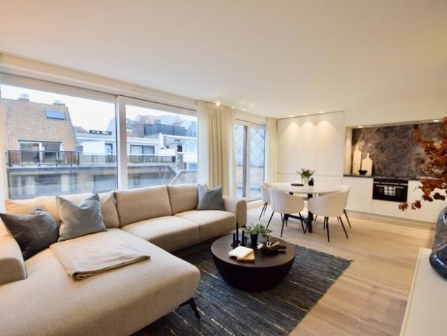 Prachtig penthouse appartement gelegen nabij de Zeedijk.