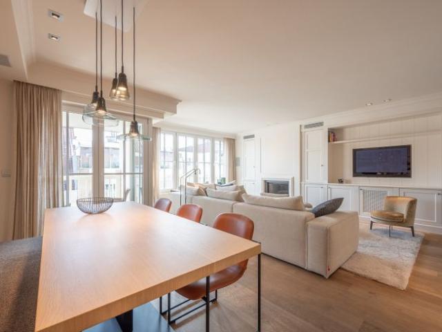 Prachtig ruim appartement met 3 slaapkamers en op wandela.