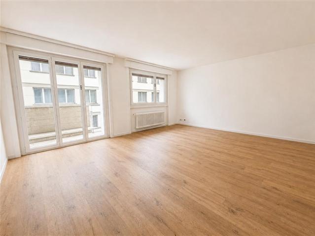 Prächtige 3,5 Zimmer Wohnung in Fribourg – Bezirk Pérolles – hell und komplett renoviert