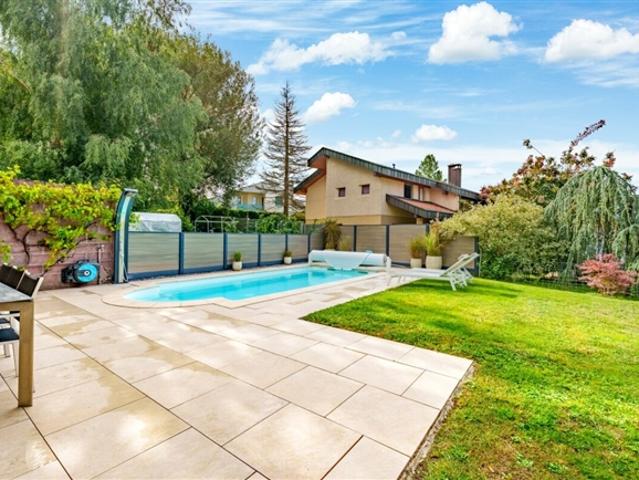 Prächtige 7,5 Zimmer Architektenvilla mit beheiztem Pool und Jacuzzi in Corcelles près Payerne