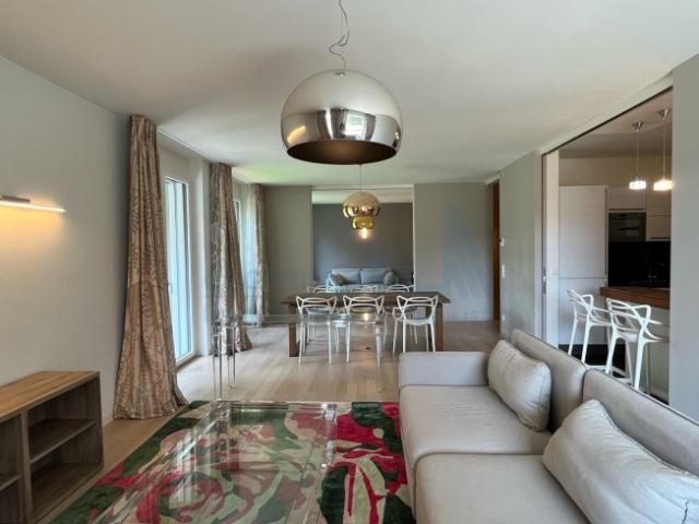 PRÄCHTIGE 7 ZIMMER WOHNUNG IN EINER LUXURIÖSEN RESIDENZ