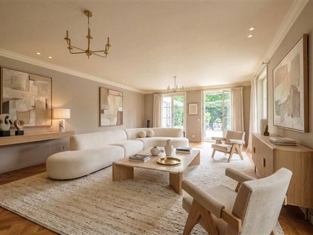 Prächtige 7 Zimmer Wohnung mit Terrasse in einem hochstehenden Wohnhaus