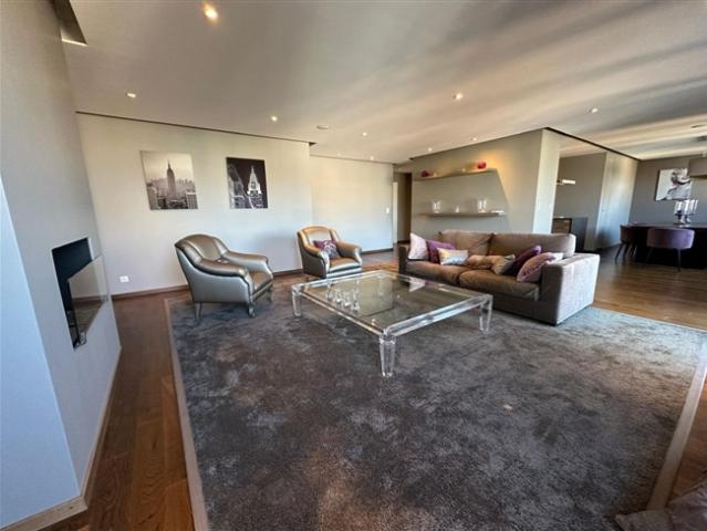 Prächtige 7 Plätze / 4 Schlafzimmer / 3 Bäder / 2 Balkone