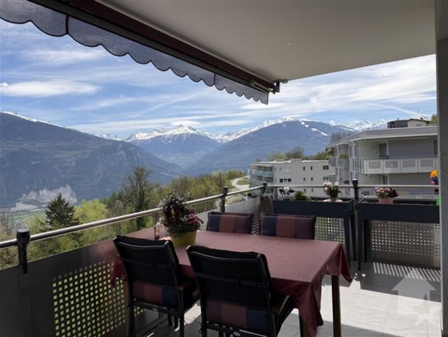 Prächtige 4,5 Zimmer Wohnung mit Blick auf die Alpen