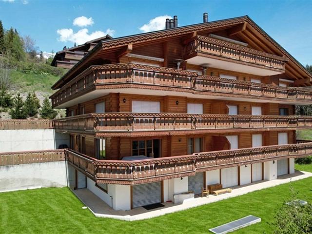 Prächtige 4,5 Zimmer Wohnung mit Garten und wunderschöner Aussicht