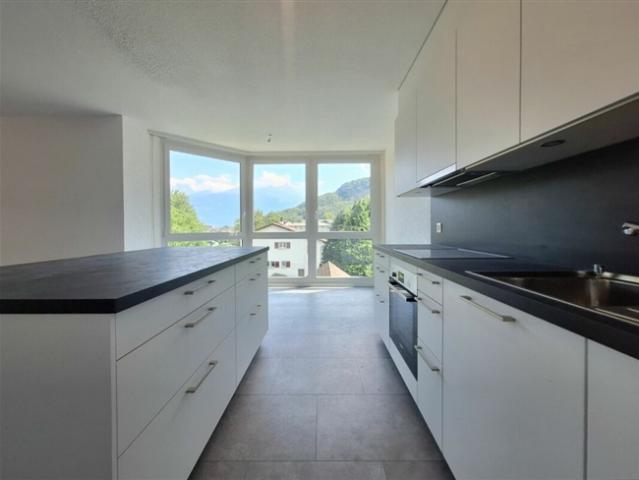 Prächtige 4,5 Zimmer Wohnung, komplett renoviert in Collombey Muraz