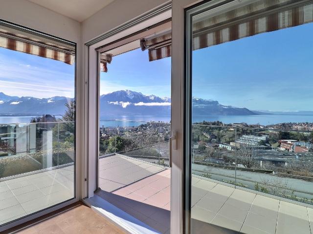Prächtige 5,5 Zimmer Wohnung mit unglaublichem Blick auf den See und die Alpen