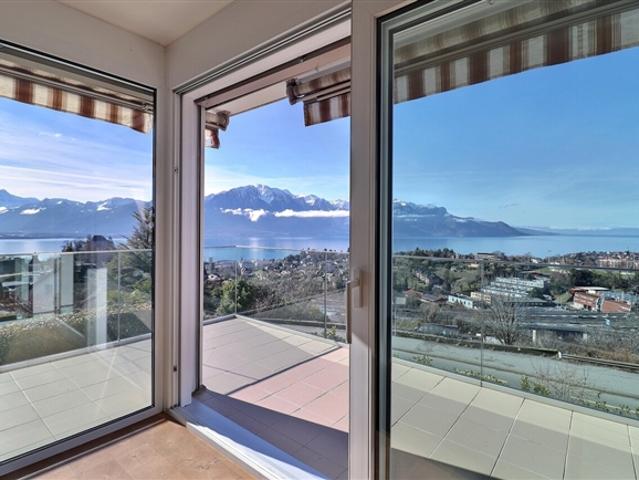 Prächtige 5,5 Zimmer Wohnung mit unglaublichem Blick auf den See und die Alpen