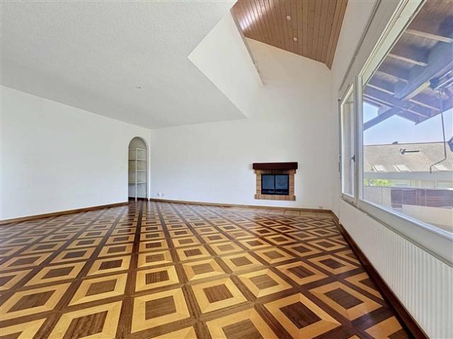 Prächtige 6,5 Zimmer Wohnung mit Balkon
