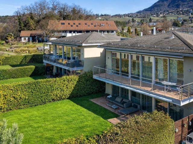 Prächtige angrenzende Villa in einem ruhigen und sicheren Wohngebiet