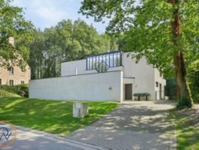 Prachtige architecten villa in bosrijke omgeving te Dworp