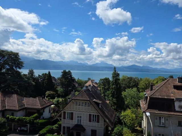 Prächtige, außergewöhnliche 4 Zimmer Wohnung mit Blick auf den See