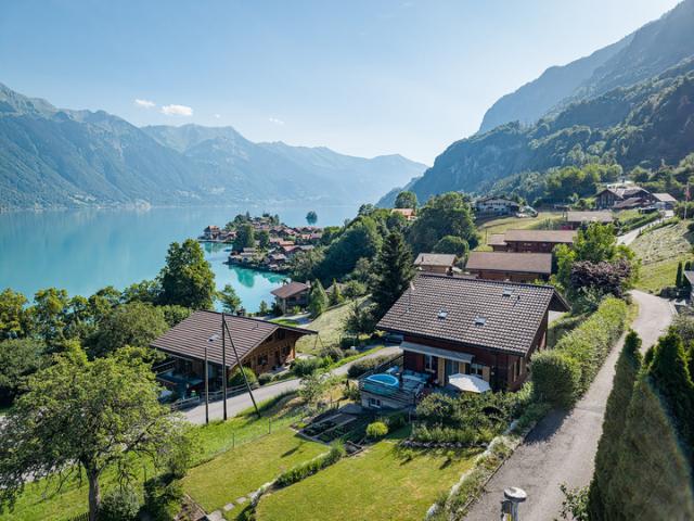 PRÄCHTIGE AUSSICHTEN IN ISELTWALD SCHMUCKES CHALET OBERHALB VOM BRIENZERSEE