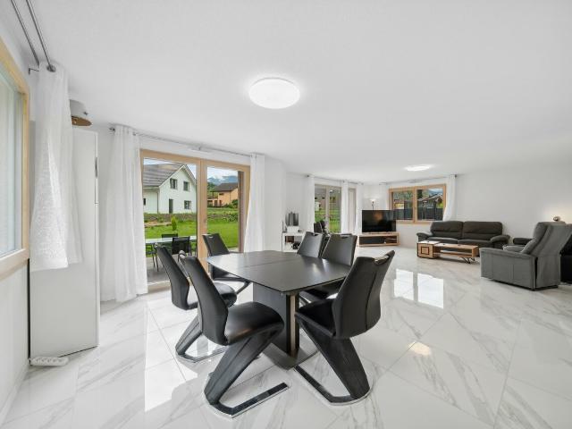 Prächtige Doppelhaushälfte bei den Garagen Villa Rosa