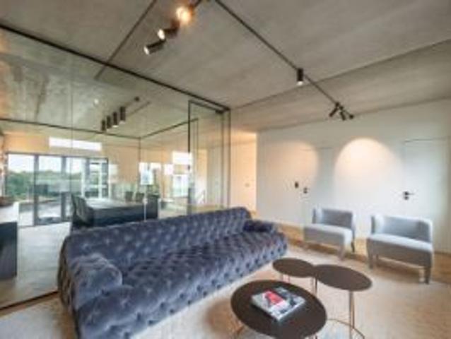 Prachtige duplexloft in project “Kanaal” van Axel Vervoordt