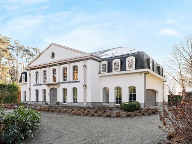 Prachtige en energiezuinige villa 1191 m² bewoonbaar op.