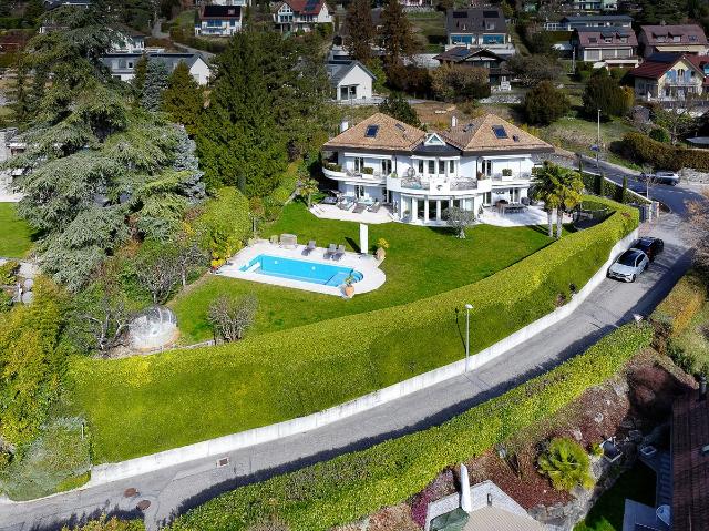 Prächtige freistehende Villa mit atemberaubendem Blick auf die Höhen von Montreux