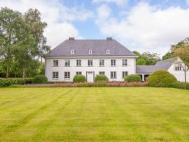 Prachtige kasteelvilla met parktuin