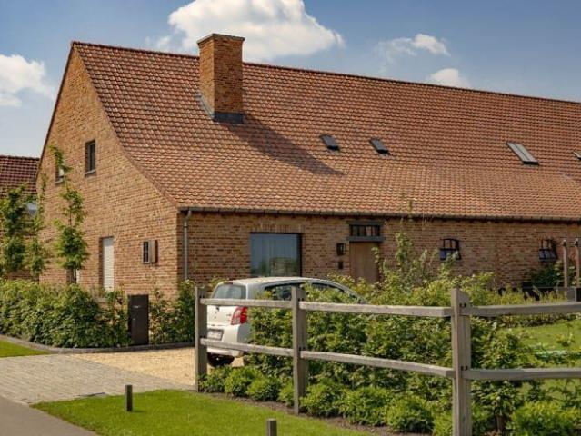 Prachtige halfopen woning met 3 slaapkamers te huur in Peer