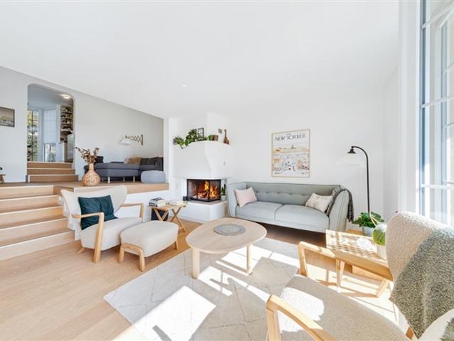 Prächtige, helle Familienvilla mit Seeblick