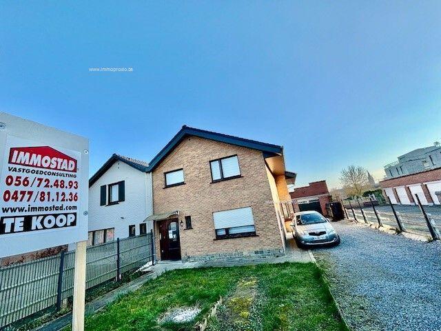 Prachtige instapklare statige hoekwoning met 4 slpkmrs, ruime garage en grote tuin 519m². Ref. 16358 Ronse