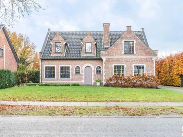 Prachtige instapklare villa met 5 slaapkamers