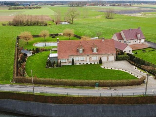 Prachtige landelijk villa met dubbele garage op 4.000 m²