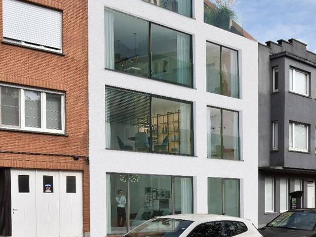 Prachtige luxueus gerenoveerd appartement op het tweede ver