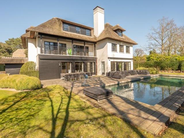 Prachtige luxueuze villa met zwembad op een topligging in.