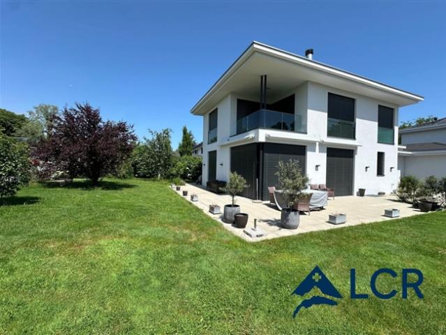 Prächtige Luxusvilla in Mies / 5 CHB + Büro / Eingezäunter Garten
