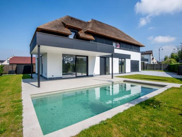Prachtige nieuwbouw villa met zwembad in een rustige omgevi