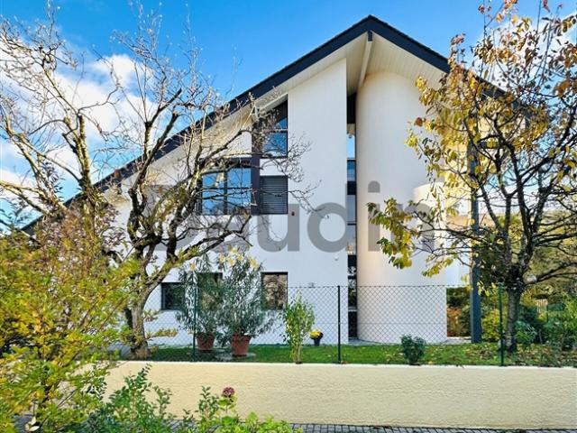 Prächtige sechszimmerige, vom Architekt entworfene Villa in einer ruhigen Wohngegend