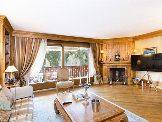 PRÄCHTIGE WOHNUNG AM UFER DES LAKE MOUBRA