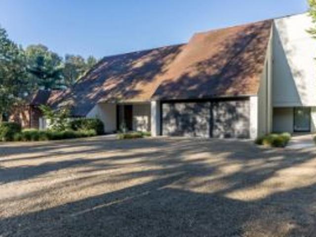 Prachtige woning met 4 slpk, 3 badk en praktijk op 3.150m²
