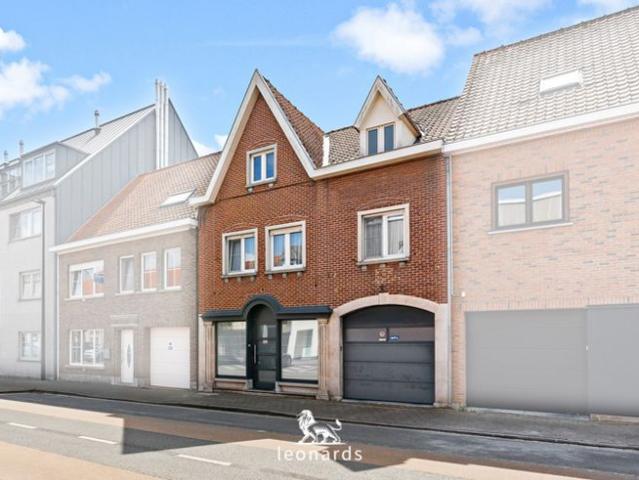 Prachtige woning met veel potentieel te Kuurne
