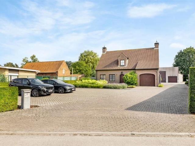 Prachtige woning met chalet en groot ingericht magazijn