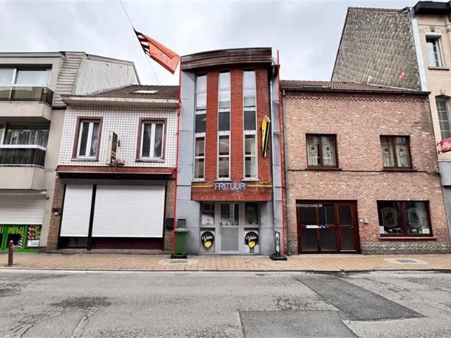 PRACHTIGE WONING MET HANDELSRUIMTE IN HET CENTRUM VAN GERAARDSBERGEN TE KOOP. te koop te GERAARDSBERGEN 9500