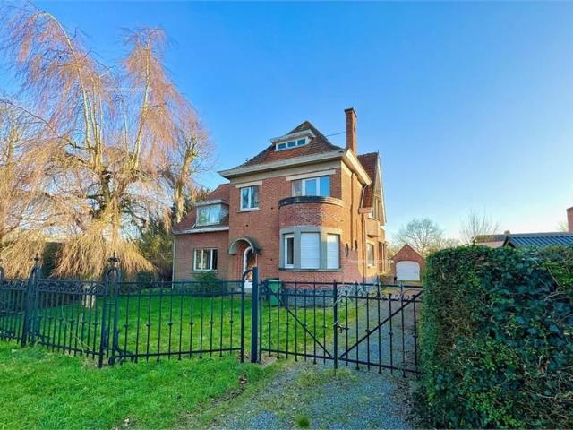 Prachtige te renoveren architecturale tweewoonst vlakbij de Leie in Drongen
