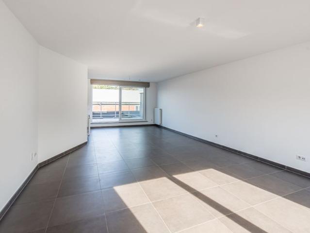Prachtige triplex met 2 slaapkamers en een garage te Belsele!